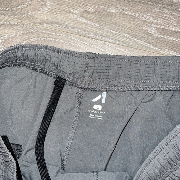 Alive running shorts. Size L. NWOT - Picture 3 of 4